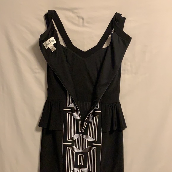 Fitted dress with ruffles around waist | size 8 - Picture 8 of 10